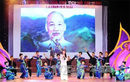 Program kesenian memperingati ultah ke-45 pelaksanaan Amanat Terakhir Presiden Ho Chi Minh - ảnh 1