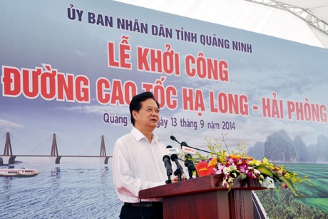 Pembukaan acara pencangkulan pertama untuk memulai pembangunan  proyek jalan tol Quang Ninh – Hai Phong - ảnh 1