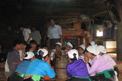 Ciri-ciri budaya yang unik dalam acara pernikahan dari warga etnis minoritas Muong - ảnh 1