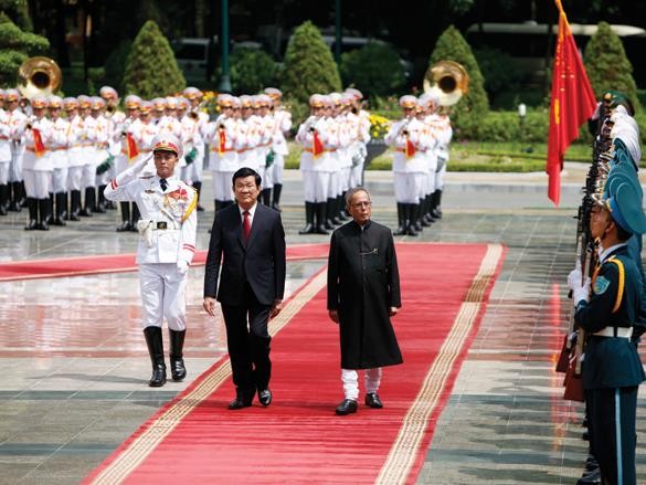 Presiden India, Pranab Mukherjee mengakhiri dengan baik kunjungannya di Vietnam - ảnh 1