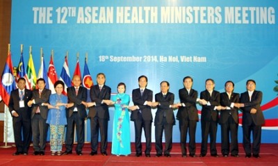 Konferensi Menteri Kesehatan negara-negara ASEAN mengesahkan tiga Pernyataan Bersama - ảnh 1