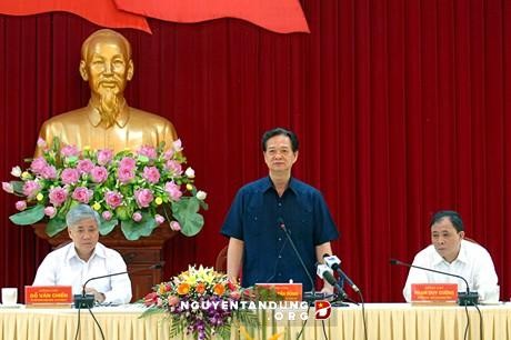 PM Nguyen Tan Dung melakukan temu kerja dengan pimpinan teras provinsi Yen Bai - ảnh 1