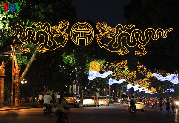 Kota Hanoi yang indah pada peringatan ultah ke-60 Pembebasan Ibukota - ảnh 9