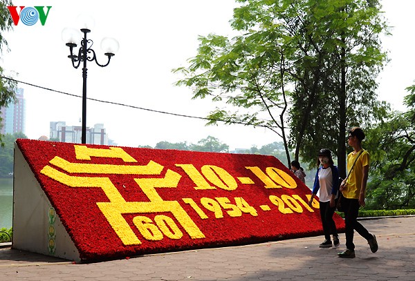 Kota Hanoi yang indah pada peringatan ultah ke-60 Pembebasan Ibukota - ảnh 3