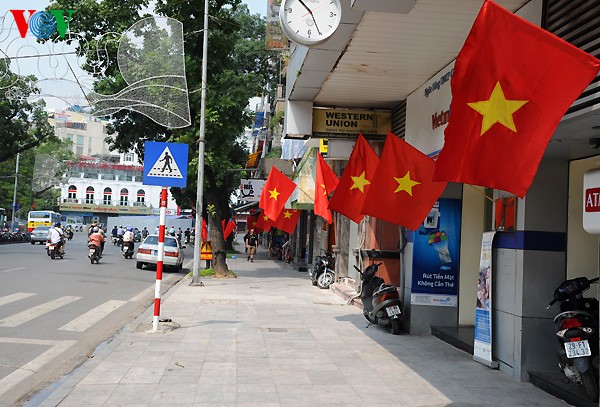 Kota Hanoi yang indah pada peringatan ultah ke-60 Pembebasan Ibukota - ảnh 4