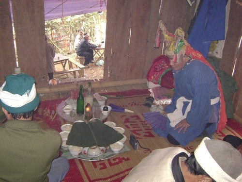 Acara ritual kepercayaan dari warga etnis minoritas Muong - ảnh 2