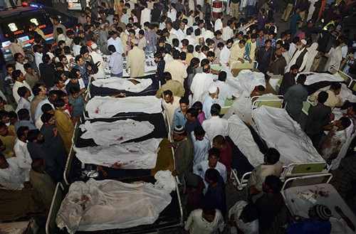 Serangan bom bunuh diri di Pakistan menimbulkan banyak korban - ảnh 1