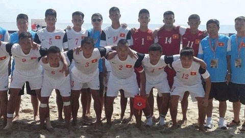 Sepak bola pantai Vietnam belajar pengalaman pertandingan internasional - ảnh 1