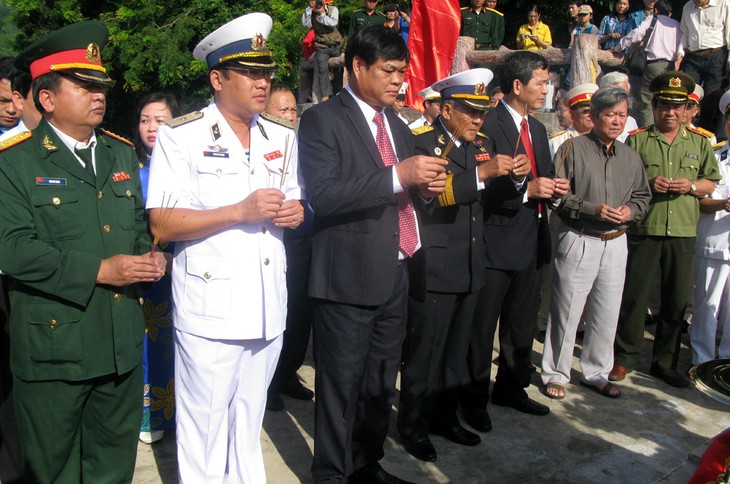 Peringatan ultah ke-50 pelabuhan Vung Ro menerima kiriman barang yang pertama dari kapal tanpa bernomor - ảnh 1