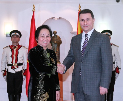 Wapres Vietnam Nguyen Thi Doan melakukan pertemuan dengan Ketua Parlemen dan PM Macedonia - ảnh 1
