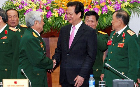 PM Nguyen Tan Dung menerima para veteran perang tipikal - ảnh 1