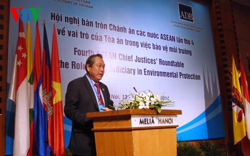Pembukaan Konferensi meja bundar ke-4 Ketua Mahkamah negara-negara ASEAN tentang lingkungan hidup - ảnh 1