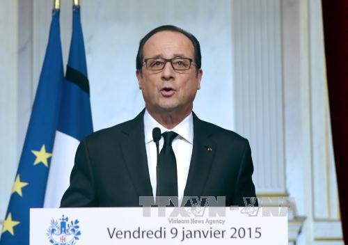 Presiden Perancis menenangkan komunitas Muslim di dalam negeri - ảnh 1