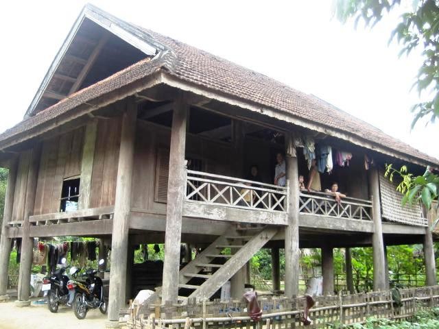 Rumah panggung orang etnis Tay di provinsi Ha Giang - ảnh 1