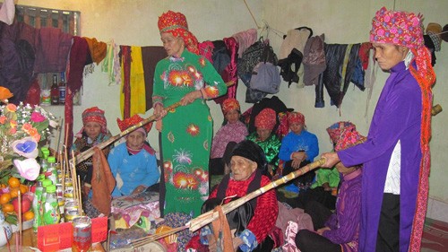 Lagu rakyat Then pergaulan dari orang etnis minoritas Tay di kabupaten Binh Lieu, provinsi Quang Ninh - ảnh 1