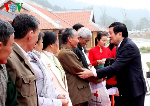 Presiden Truong Tan Sang berkunjung dan mengucapkan selamat Hari Raya Tet di provinsi Nghe An - ảnh 1