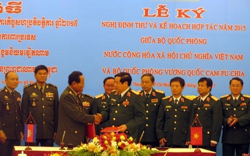 Memperkuat kerjasama antara dua Kementerian Pertahanan Vietnam dan Kamboja - ảnh 1