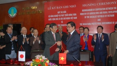 Vietnam dan Jepang menanda-tangani MoU tentang kerjasama pertanian dan perikanan - ảnh 1