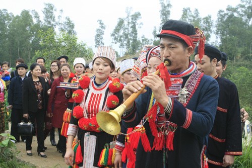 Instrumen musik “Ken” yang unik dalam acara pernikahan orang etnis minoritas Dao Merah - ảnh 1