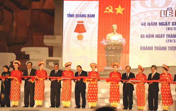 Peringatan ultah ke-85 Hari Pembentukan Komite Partai provinsi dan ultah ke-40 Pembebasan provinsi Quang Nam - ảnh 1