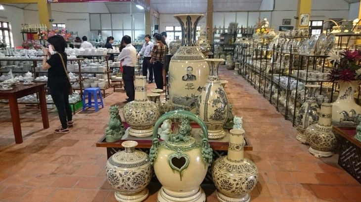Keramik Chu Dau turut melestarikan kebudayaan Vietnam - ảnh 2