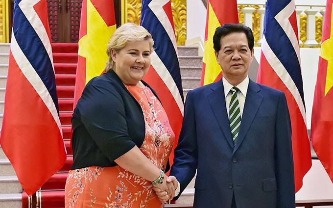 PM Nguyen Tan Dung melakukan pembicaraan dengan PM Norwegia, Erna Solberg - ảnh 1