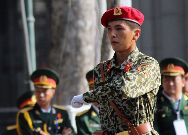 Persiapan parade militer untuk memperingati Ultah ke-40 Pembebasan Vietnam Selatan dan Penyatuan Tanah Air - ảnh 11