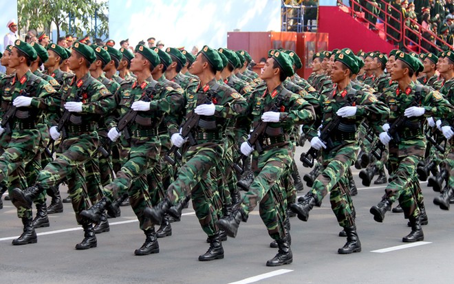 Persiapan parade militer untuk memperingati Ultah ke-40 Pembebasan Vietnam Selatan dan Penyatuan Tanah Air - ảnh 13