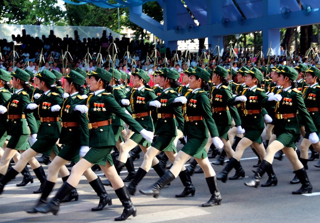 Persiapan parade militer untuk memperingati Ultah ke-40 Pembebasan Vietnam Selatan dan Penyatuan Tanah Air - ảnh 8