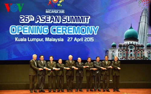 PM Nguyen Tan Dung menghadiri acara pembukaan Konferensi Tingkat Tinggi ke-26 ASEAN - ảnh 1