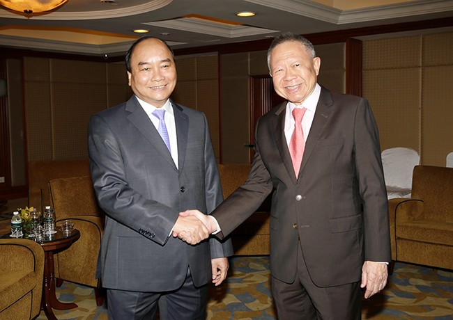 Deputi PM Nguyen Xuan Phuc melakukan kunjungan resmi di Singapura - ảnh 1