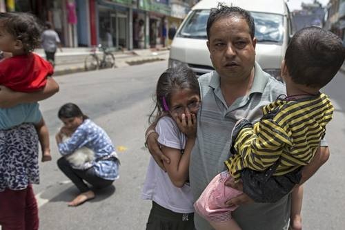 Kira-kira 1.100 orang yang tewas dan cedera akibat gempa bumi di Nepal - ảnh 1