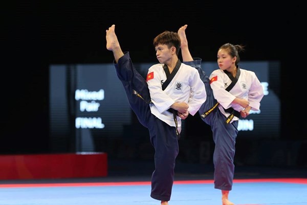 SEA Games 28: Taekwondo merebut 2 medali emas untuk kontingen olahraga Vietnam - ảnh 1