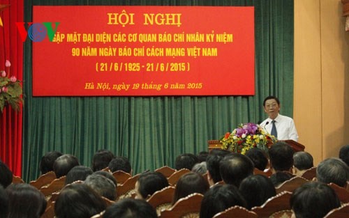Kota Hanoi mengadakan pertemuan dengan wakil semua kantor pemberitaan - ảnh 1