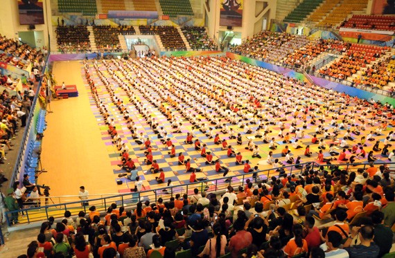 Penyambutan Hari Yoga Internasional (21 Juni) di kota Hanoi - ảnh 1