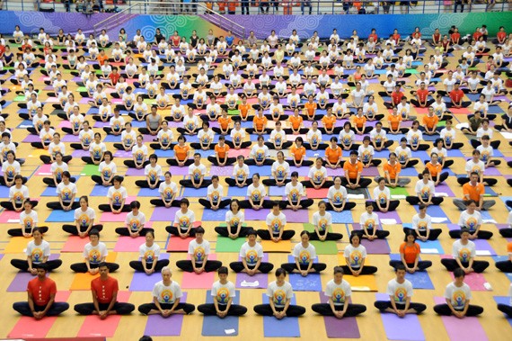 Penyambutan Hari Yoga Internasional (21 Juni) di kota Hanoi - ảnh 5