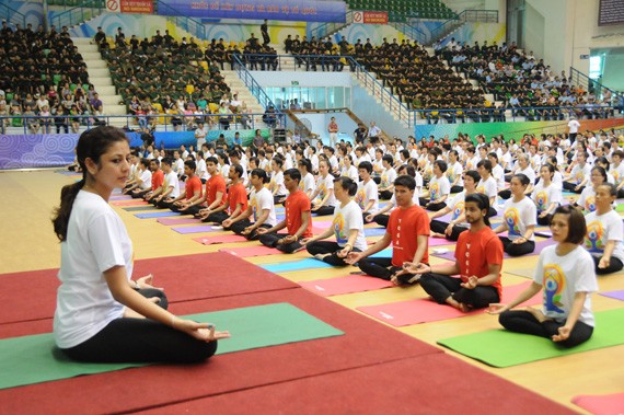 Penyambutan Hari Yoga Internasional (21 Juni) di kota Hanoi - ảnh 6