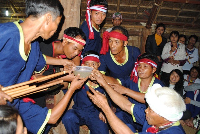 Etnis minoritas Raglai di ujung Selatan kawasan Trung Bo - ảnh 3