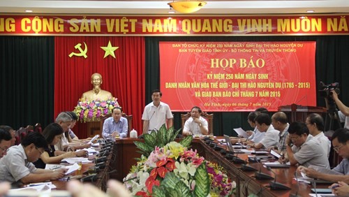 Provinsi Ha Tinh menggelarkan aktivitas-aktivitas peringatan ultah ke-250 Hari Lahirnya Almarhum Penyair Besar Nguyen Du - ảnh 1