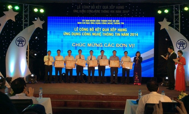 Kota Hanoi mengumumkan hasil penerapan teknologi informasi - ảnh 1