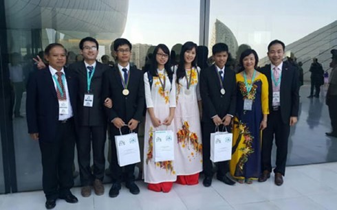 Vietnam merebut 4 medali dalam Olympiade Kimia Internasional-2015 - ảnh 1