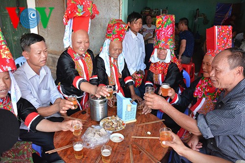 Bertemu pada hari “Kieng Gio” dari warga etnis minoritas Dao - ảnh 2