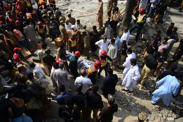 Serangan bom bunuh diri yang memakan banyak korban di Pakistan - ảnh 1