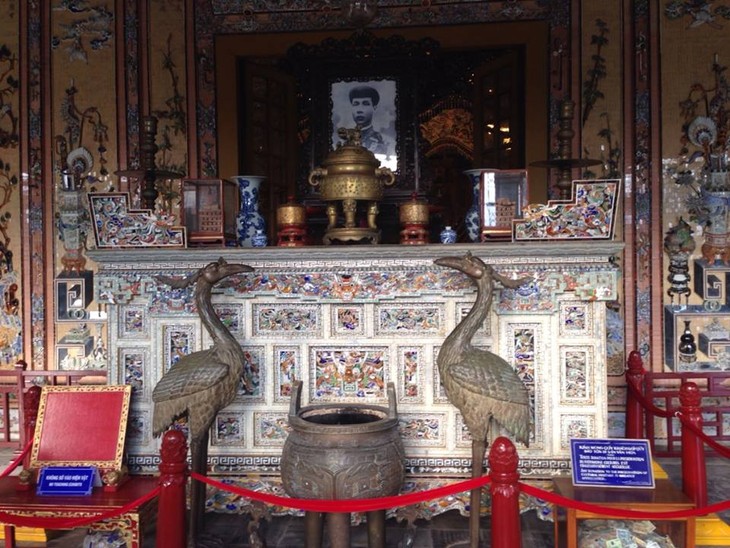 Makam Raja Khai Dinh yang kaya akan ciri budaya dan arsitektur pada abad ke-19 - ảnh 6