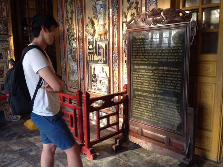 Makam Raja Khai Dinh yang kaya akan ciri budaya dan arsitektur pada abad ke-19 - ảnh 9