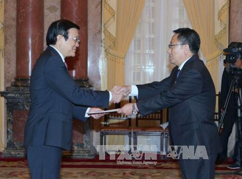 Presiden Truong Tan Sang menerima para duta besar yang datang menyampaikan surat mandat - ảnh 1