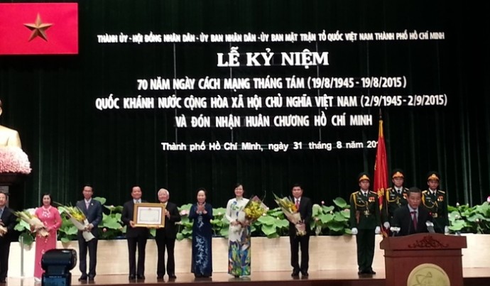 Kota Ho Chi Minh menerima Bintang Ho Chi Minh - ảnh 1