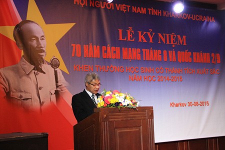 Banyak aktivitas memperingati ultah ke-70 Revolusi Agustus dan Hari Nasional Vietnam diadakan di Vietnam dan di dunia - ảnh 2