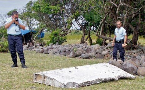 Perancis membenarkan kepingan yang ditemukan di pulau Reunion adalah dari pesawat MH 370 - ảnh 1