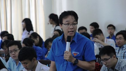 Kaum intelektual muda memberikan sumbangan pendapat kepada Rancangan Dokumen Kongres Nasional ke-12 Partai Komunis Vietnam - ảnh 1